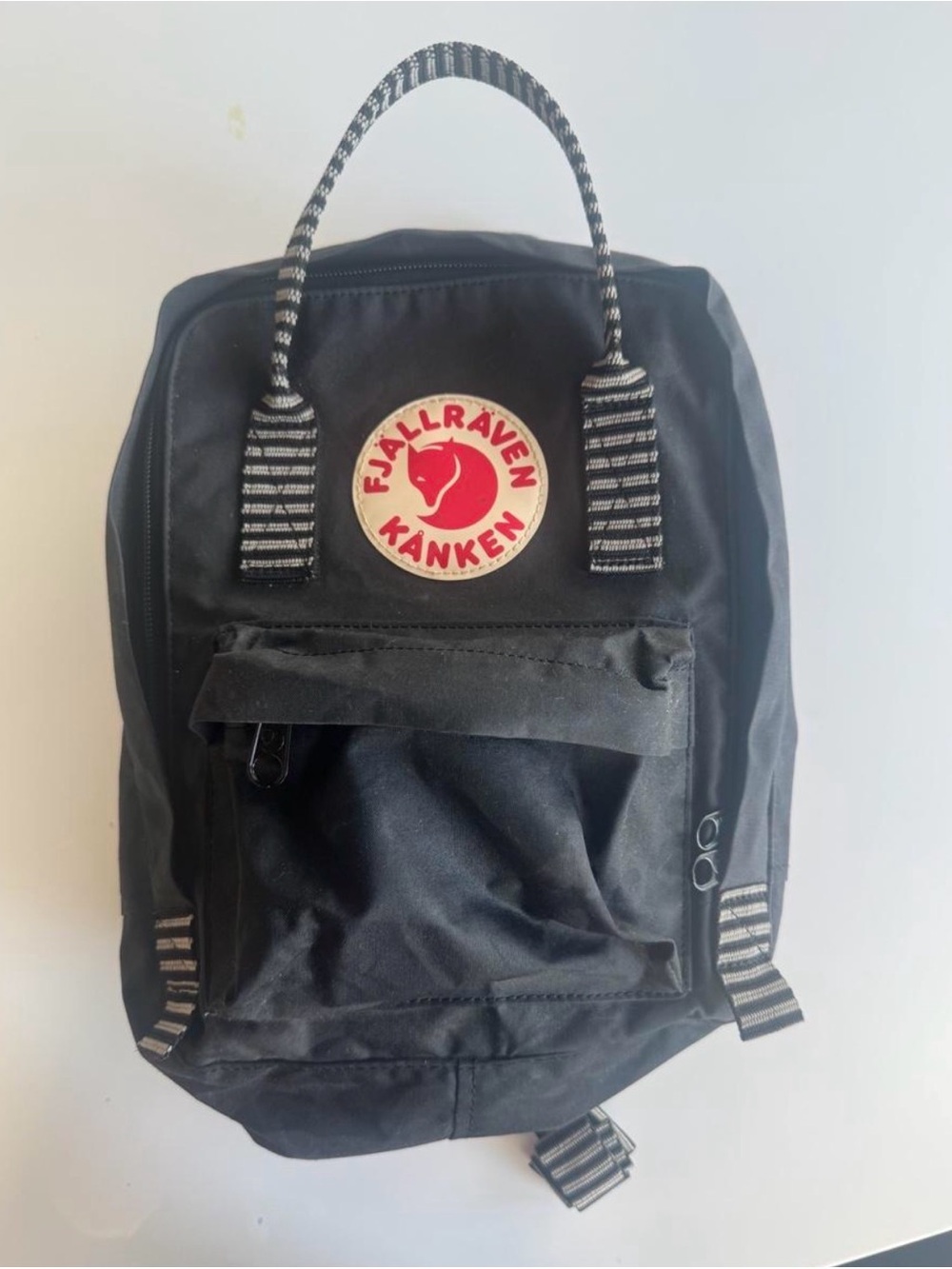 Fjällräven Kånken Mini Backpack in black & gray #kanken #scandinavian